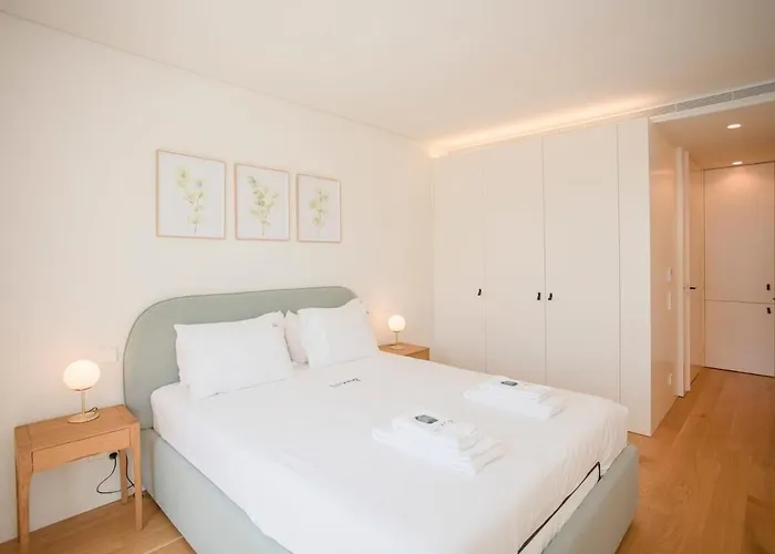 Liiiving In - Crystal Palace Apartman *