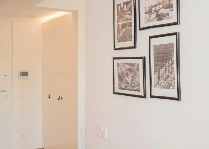 Liiiving In - Crystal Palace Apartman