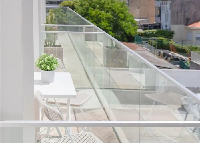 Liiiving In - Crystal Palace Apartman *