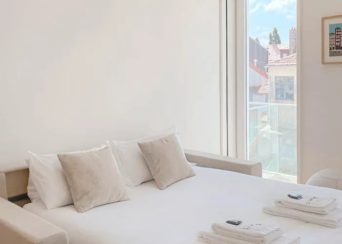 Liiiving In - Crystal Palace *