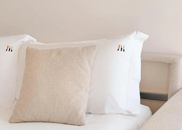 Liiiving In - Crystal Palace