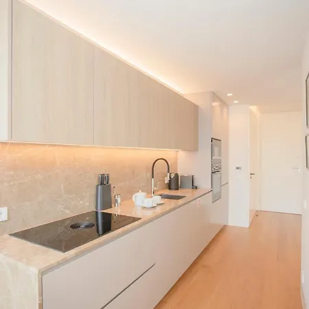 Liiiving In - Crystal Palace Apartment *