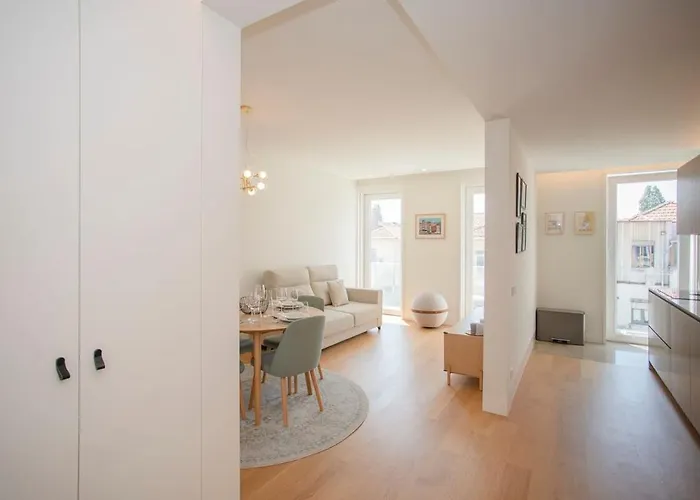 Liiiving In - Crystal Palace *