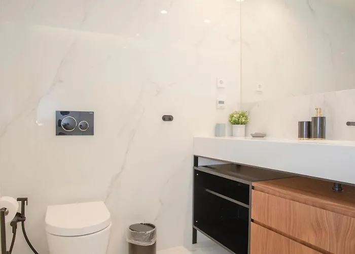 Liiiving In - Crystal Palace *