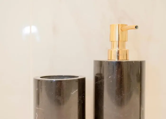 Liiiving In - Crystal Palace