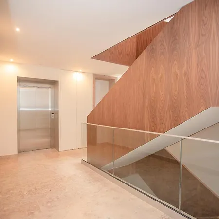 Liiiving In - Crystal Palace ポルト