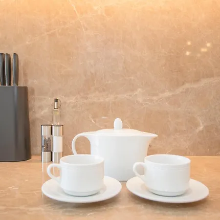 Liiiving In - Crystal Palace アパート