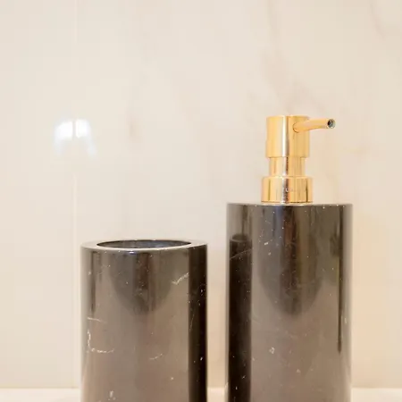 Liiiving In - Crystal Palace *