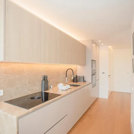 Liiiving In - Crystal Palace