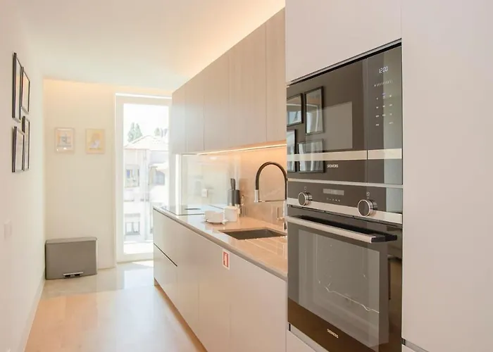 Liiiving In - Crystal Palace *