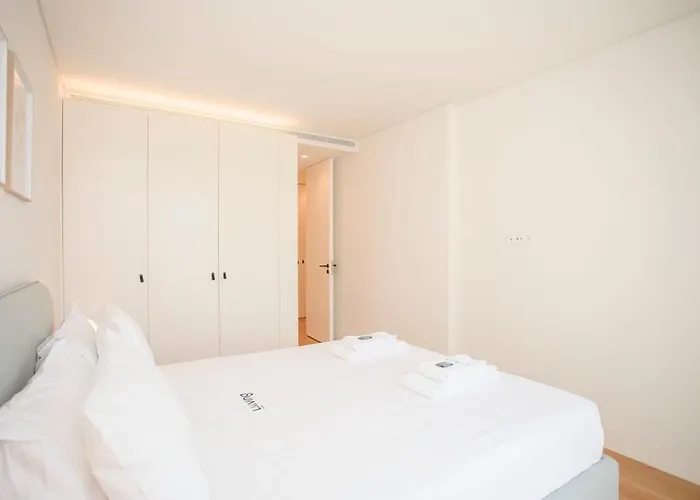 Liiiving In - Crystal Palace